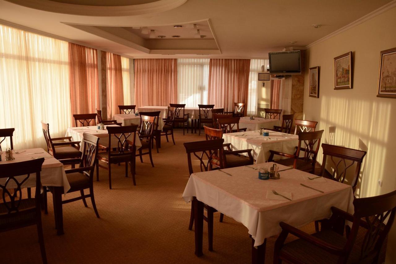 Oaza Hotel Štip エクステリア 写真