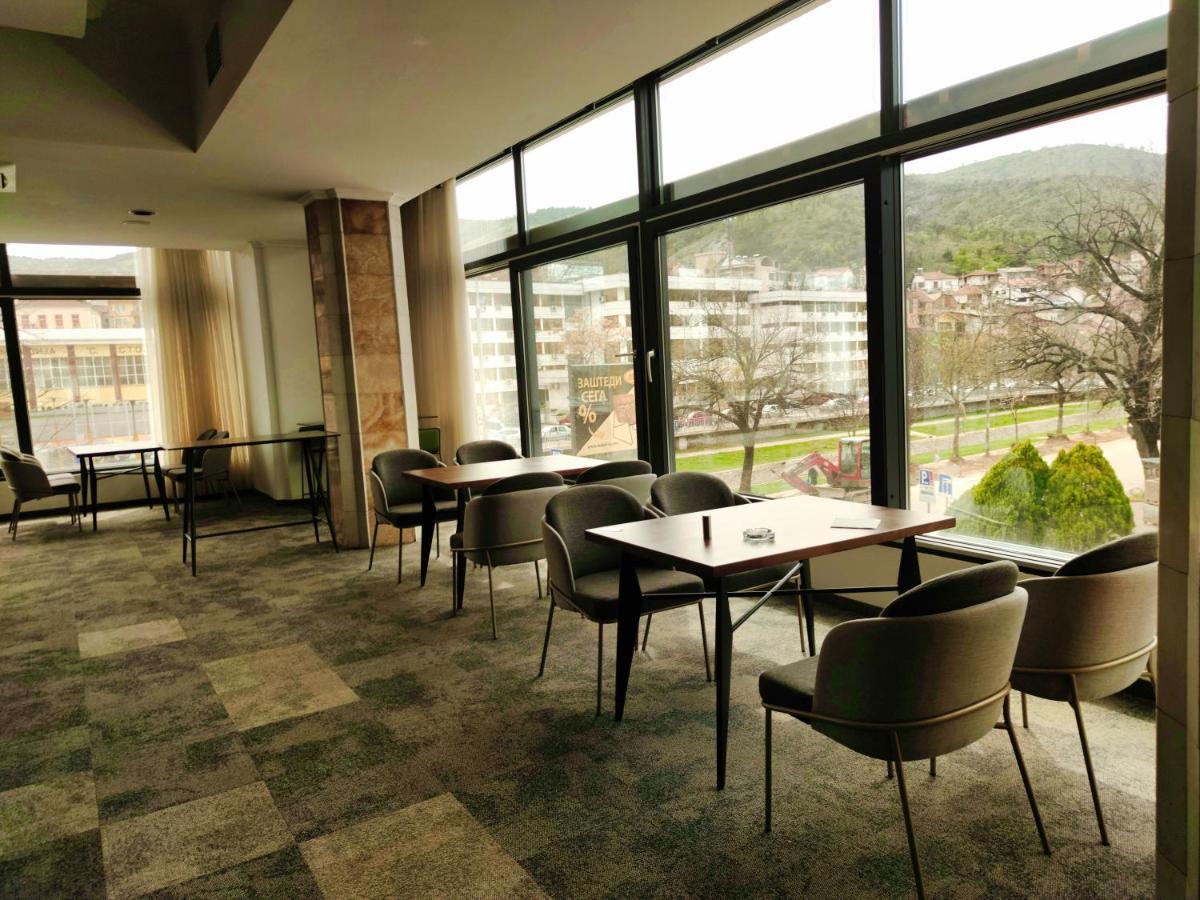 Oaza Hotel Štip エクステリア 写真